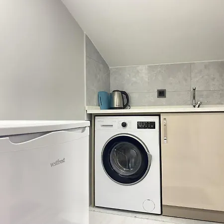 Cozy Loft Flat 2 Min To Trump Mall And Metrobus Estambul