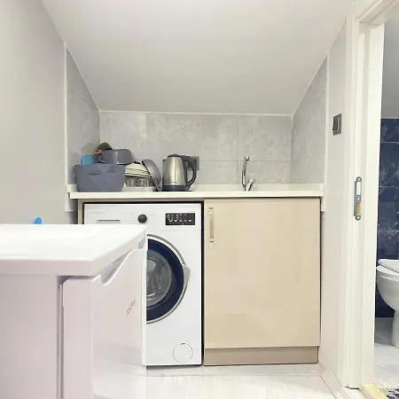 Cozy Loft Flat 2 Min To Trump Mall And Metrobus * Estambul